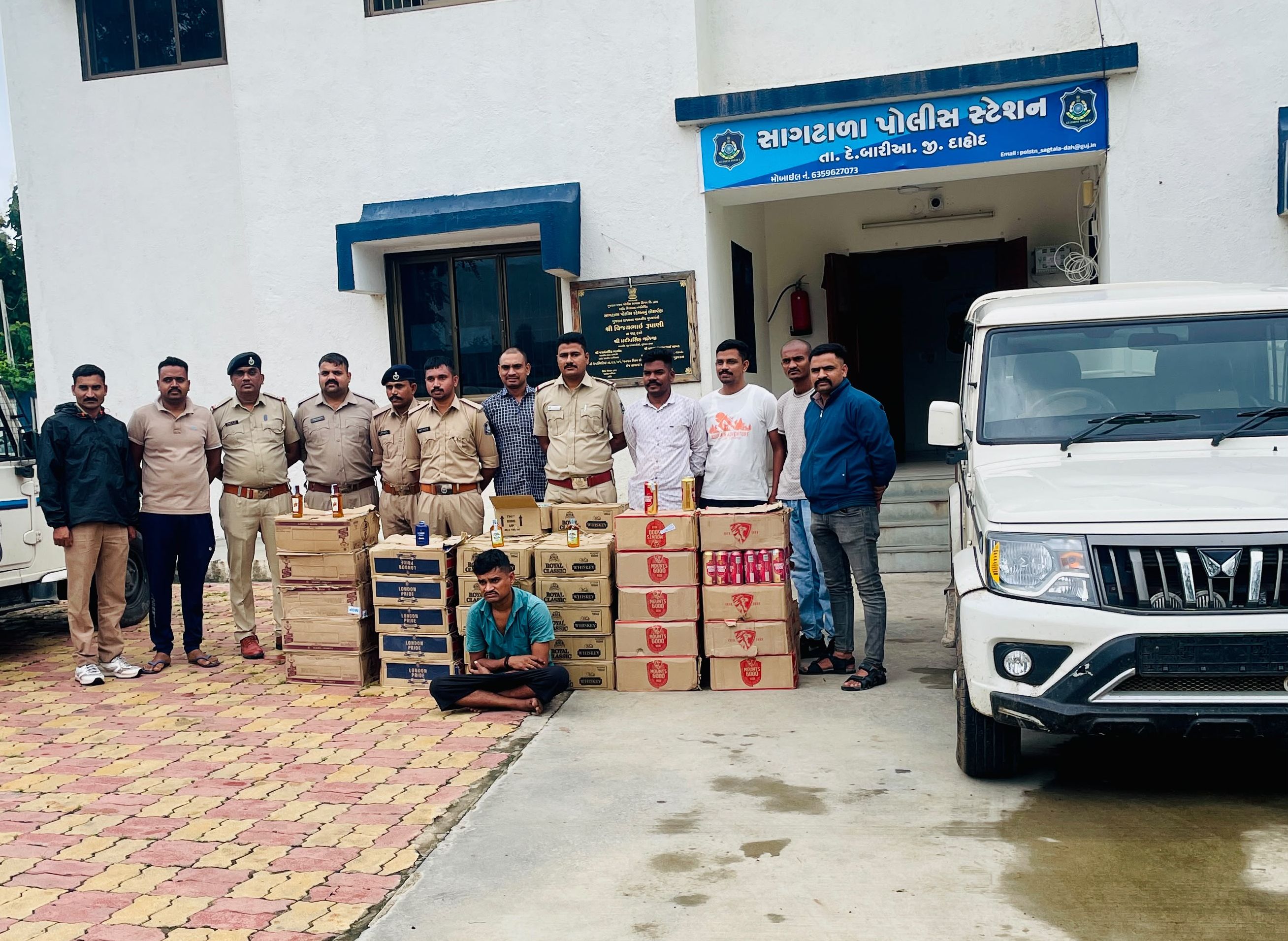સાગટાળા પોલીસે વિદેશી દારૂ ભરેલી બોલેરો ઝડપી, રૂ.8.90 લાખનો મુદ્દામાલ જપ્ત
