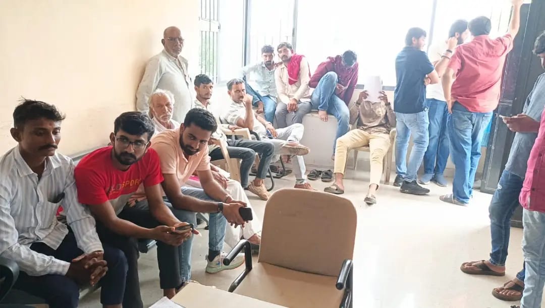 ચોટીલા નાયબ કલેક્ટર કચેરીએ જનરેલો, ૫૧૭થી વધુ નાગરિકો ઉમટ્યા - Image 5