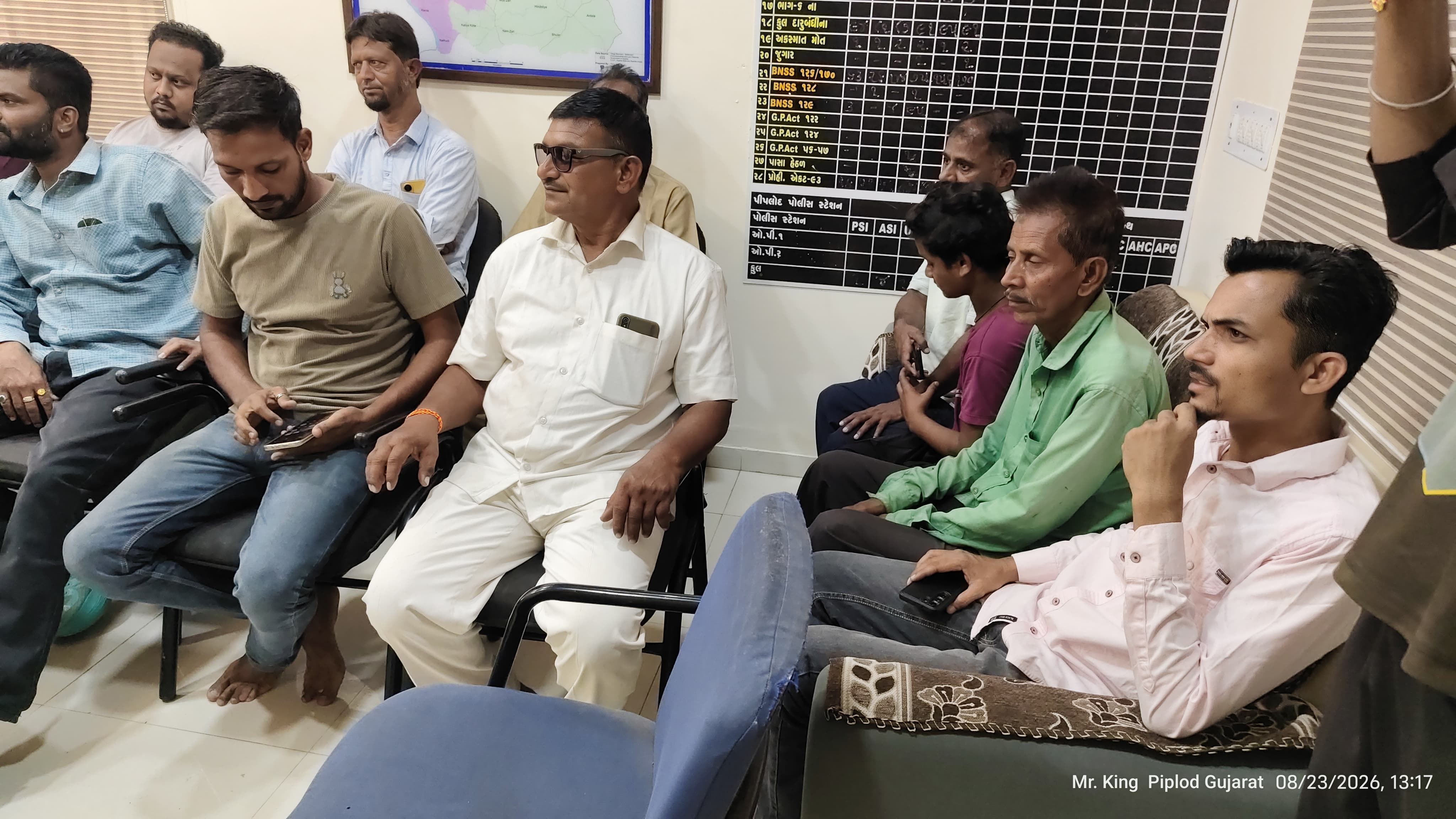પીપલોદ પોલીસ મથકે ઈદે મિલાદની શાંતિ સમિતિની બેઠક યોજાઈ - Image 3