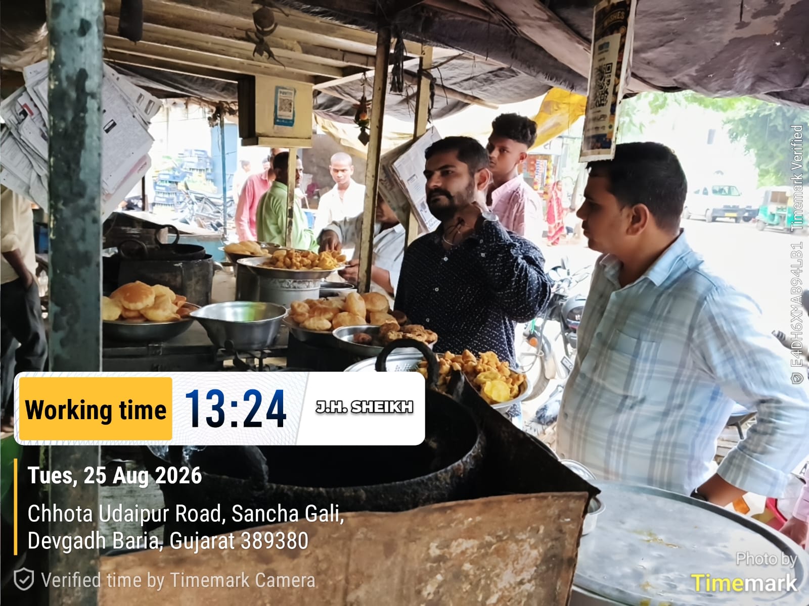 દેવગઢ બારિયામાં ફૂડ વિભાગની સઘન તપાસ, ૫૦ કિલો અખાદ્ય ખોરાકનો નાશ - Image 2