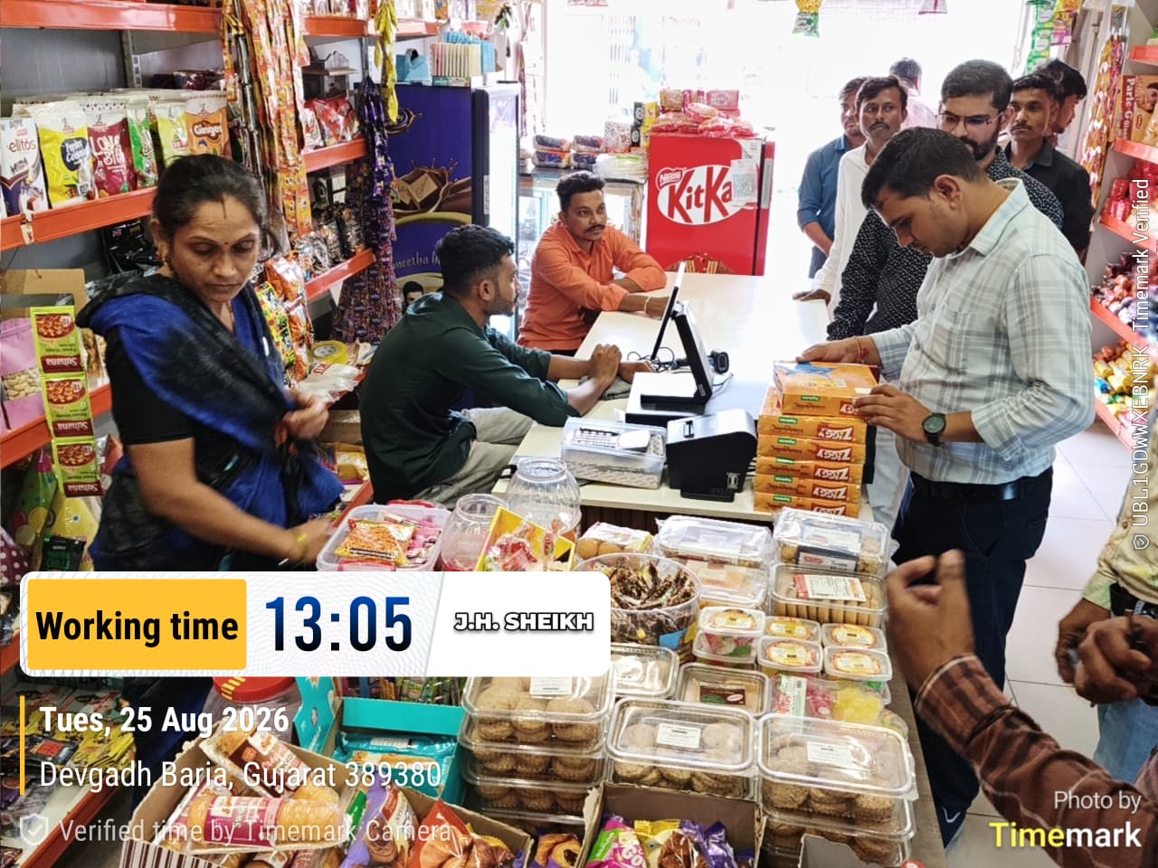 દેવગઢ બારિયામાં ફૂડ વિભાગની સઘન તપાસ, ૫૦ કિલો અખાદ્ય ખોરાકનો નાશ - Image 4