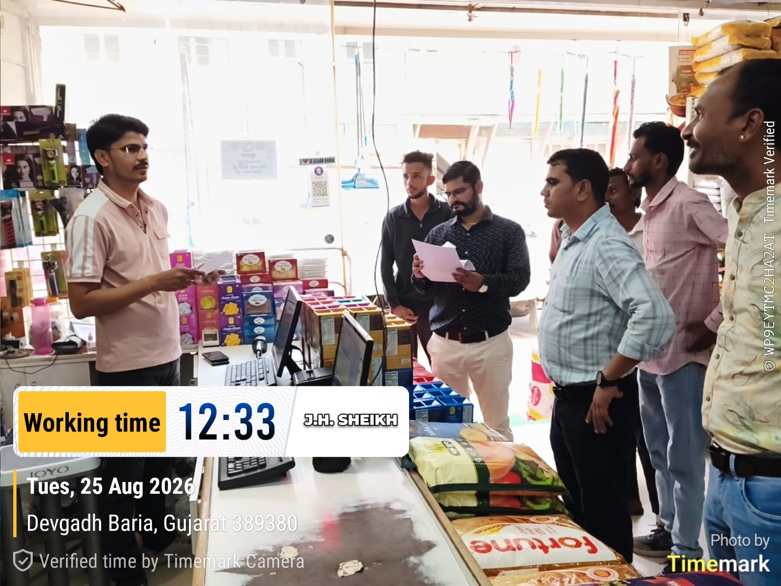 દેવગઢ બારિયામાં ફૂડ વિભાગની સઘન તપાસ, ૫૦ કિલો અખાદ્ય ખોરાકનો નાશ - Image 5