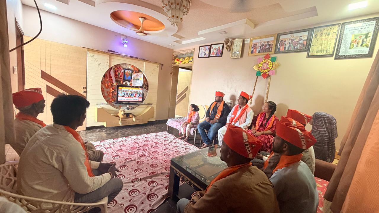 ઝાલોદ તાલુકાના મઘાનીસર બુથ નં. ૨૪ ખાતે ‘મન કી બાત’નું સામૂહિક શ્રવણ
