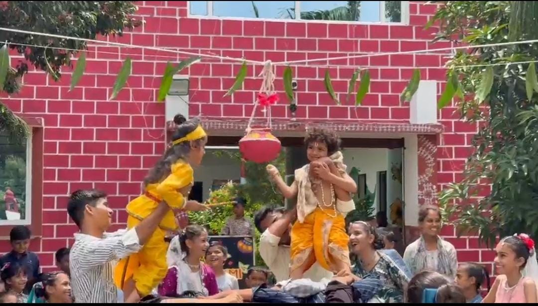 સંજેલીની આર.ડી. ગુરુકુલમ સ્કૂલમાં જન્માષ્ટમીની ભવ્ય ઉજવણી