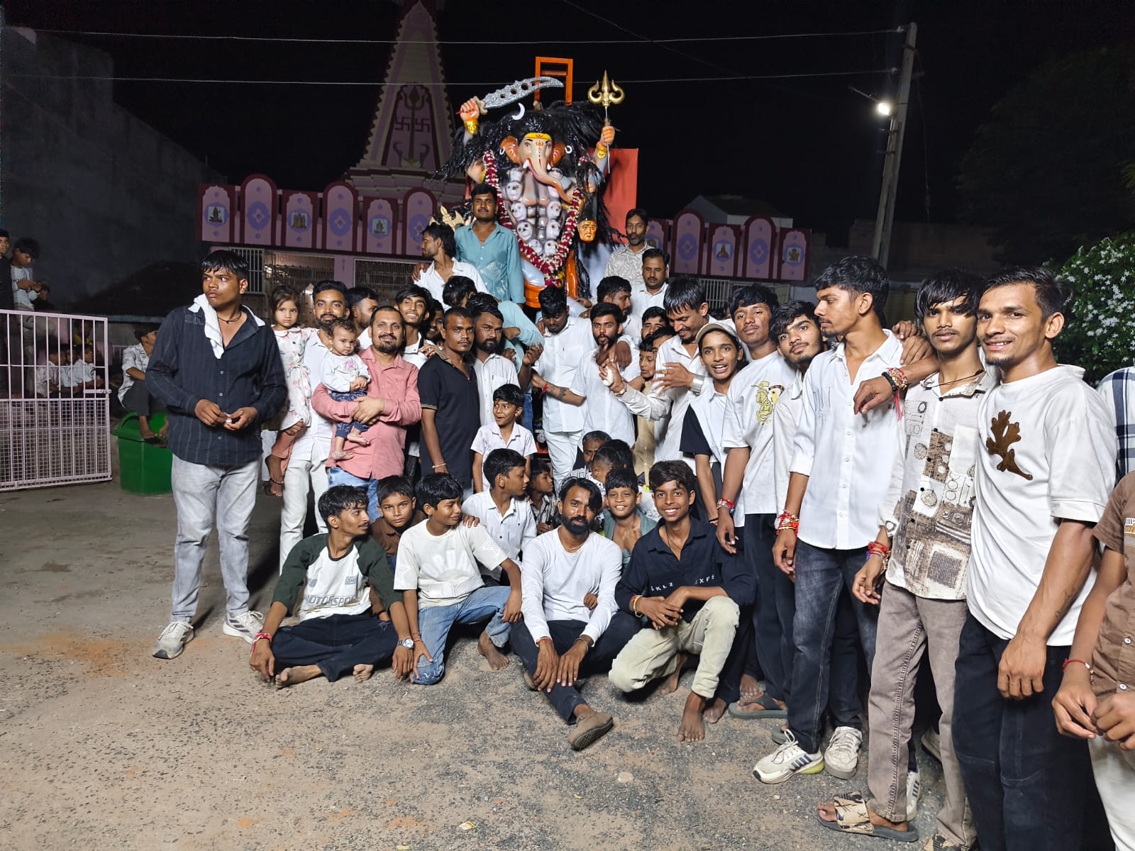 ઝાલોદમાં કોળી યુવા મિત્ર મંડળના ગણપતિનું ભવ્ય આગમન - Image 2