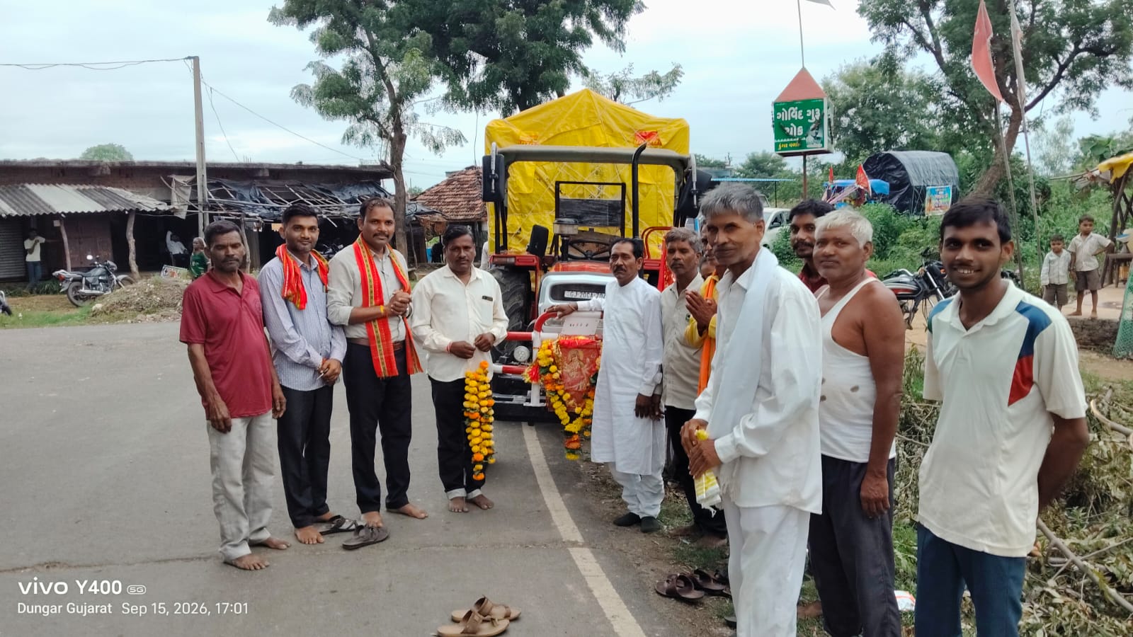 ફતેપુરા તાલુકાના ડુંગર ગામ થી અંબાજી પગપાળા સંઘનો ભવ્ય પ્રારંભ - Image 2